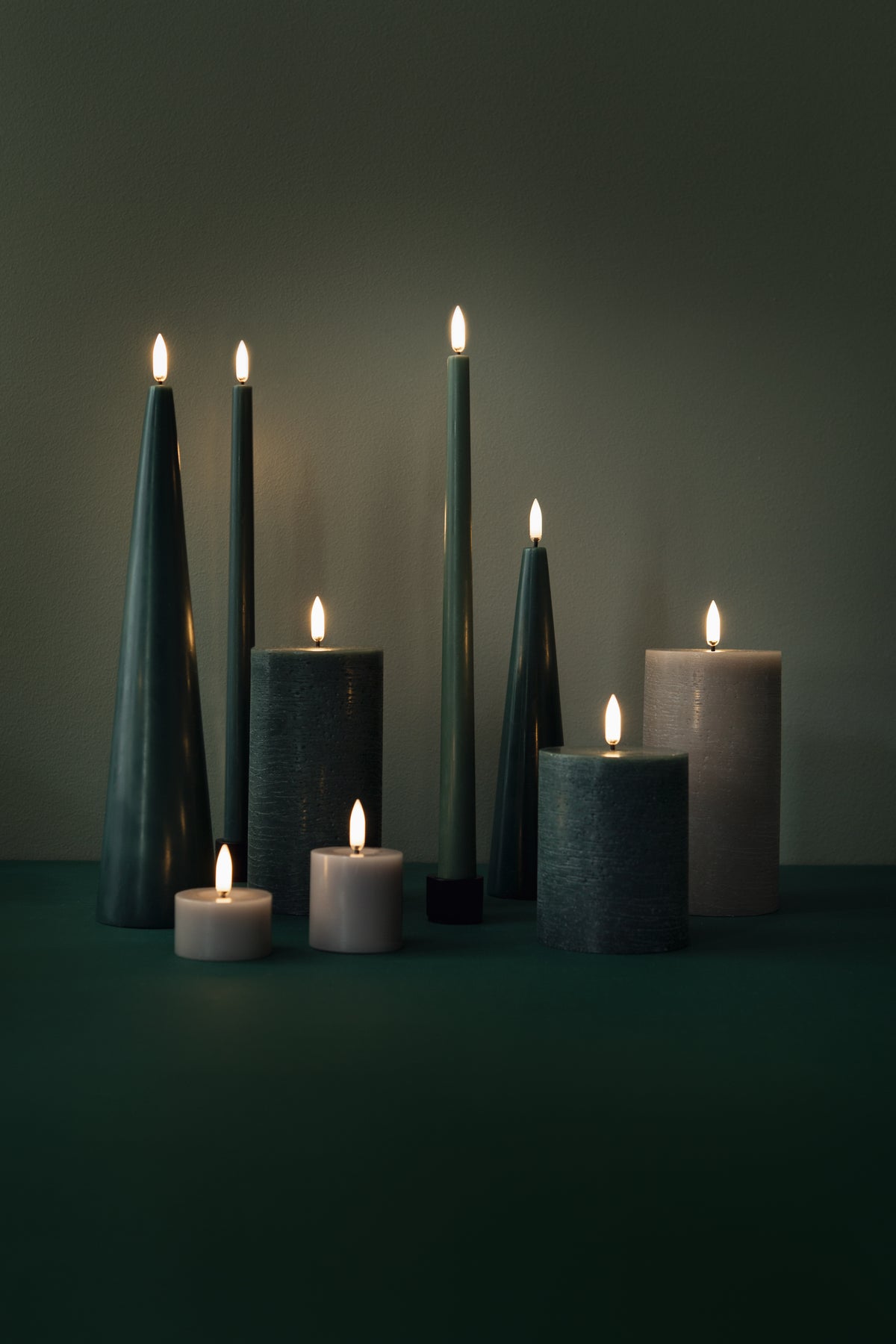 Uyuni LED-kynttilä rustic 7,8 x 10,1 cm - Pine Green
