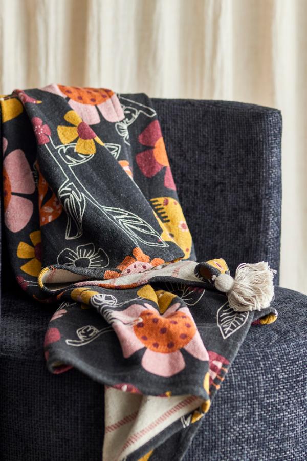 Bloomingville Vivielle torkkupeitto mustan harmaa 160 x 130 cm