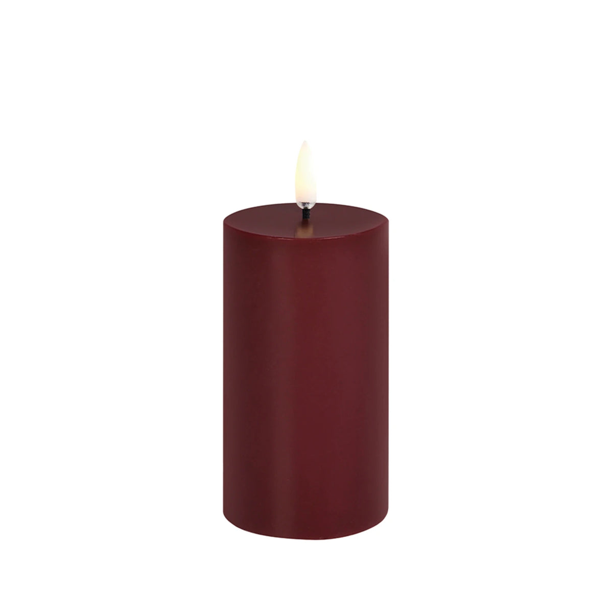 Uyuni LED-kynttilä smooth 5,8 x 15 cm - Wine Red